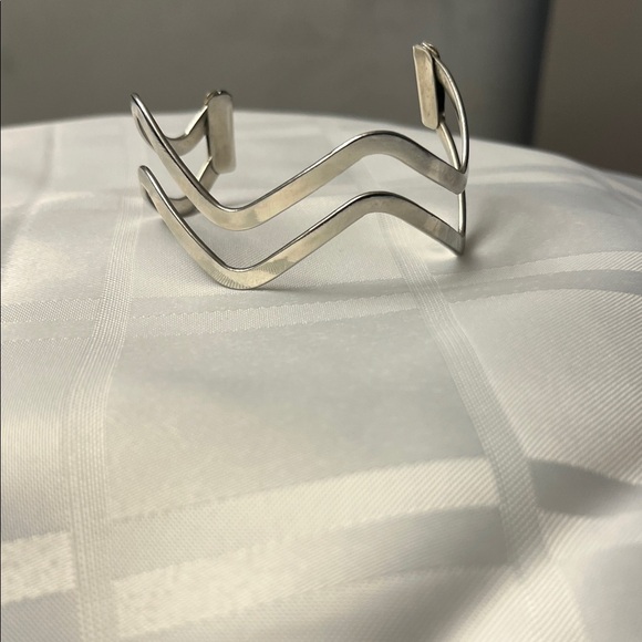 3 Silver colored Bracelets - Picture 9 of 13